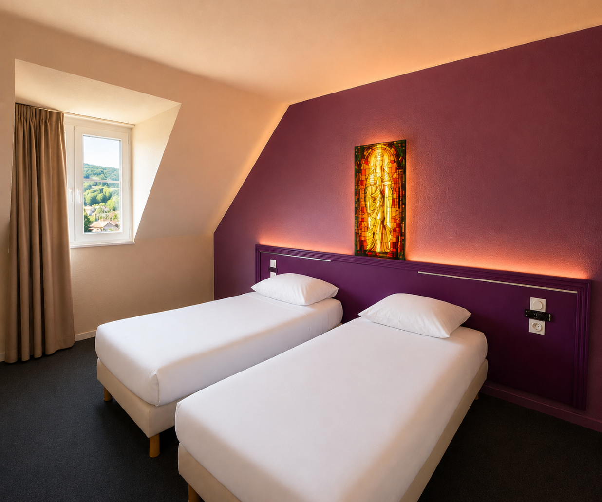 LARGE ROOM - Description 1